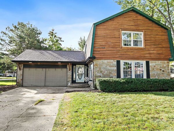 705 Chestnut Court , Algonquin, IL 60102