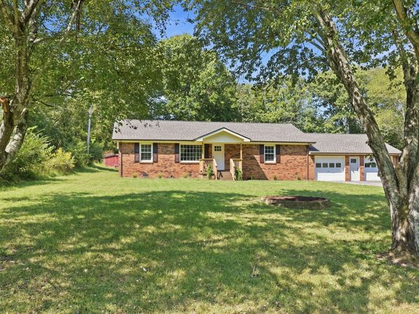 180 Maple St , Gordonsville, TN 38563