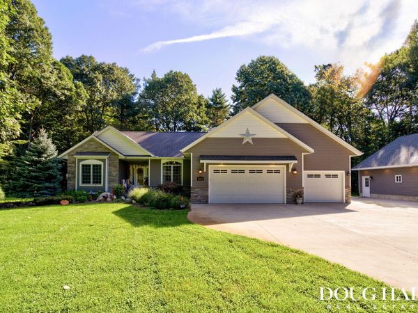 12860 Woodhaven Drive, Grand Haven, MI 49417