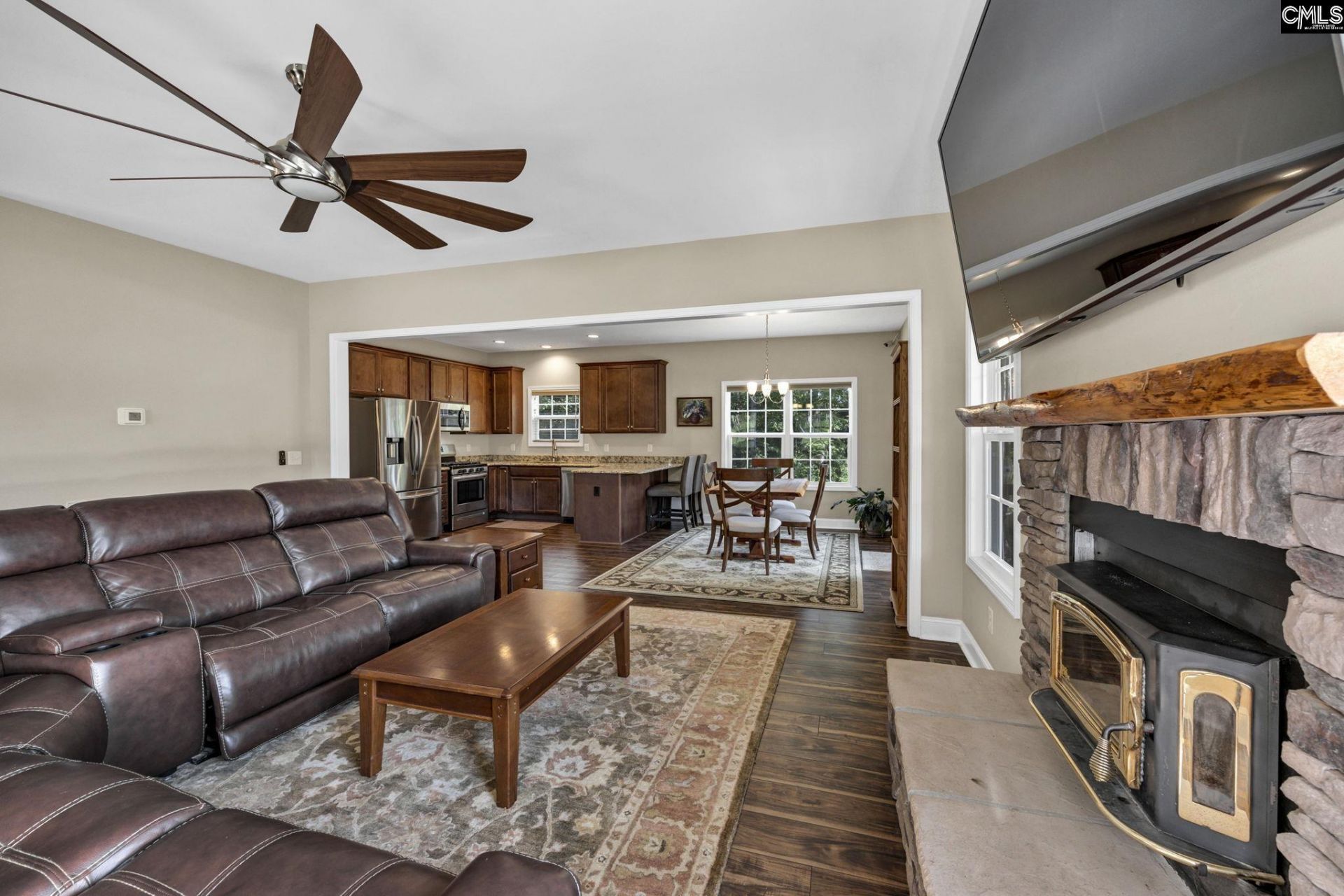 266 Middlefield Road  Photo 8