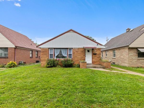 7118 W Medford AVENUE, Milwaukee, WI 53218