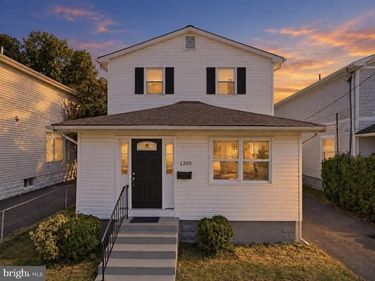 1205 QUINCY STREET, ARLINGTON, VA 22201