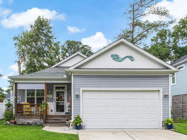 137 NW 16th Street , Oak Island, NC 28465
