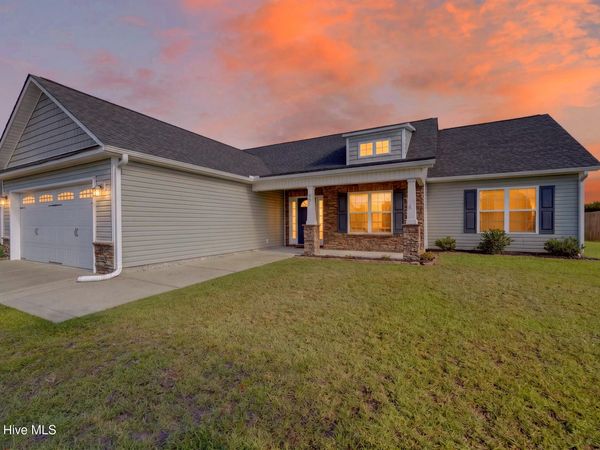425 Meadowlark Drive, Winterville, NC 28590