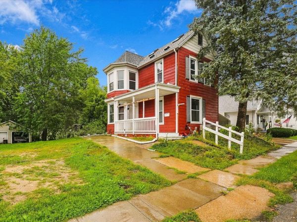 320 Valeria Street, Dubuque, IA 52001