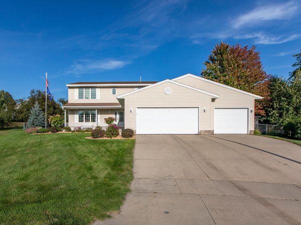 4422 Surrey Lane NW, Rochester, MN 55901