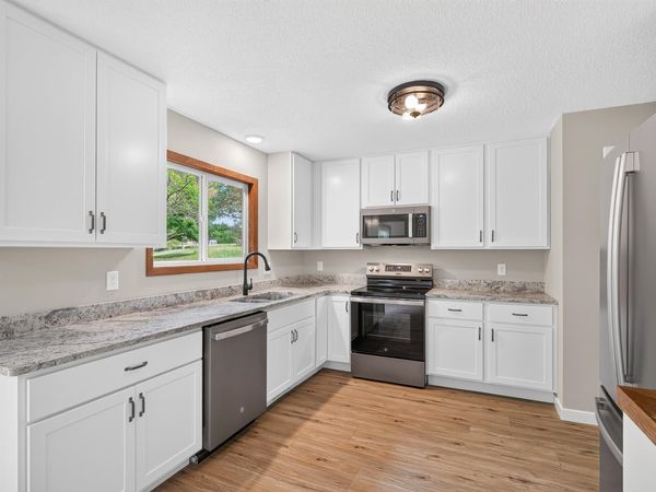 18212 Ginavale Lane, Eden Prairie, MN 55346