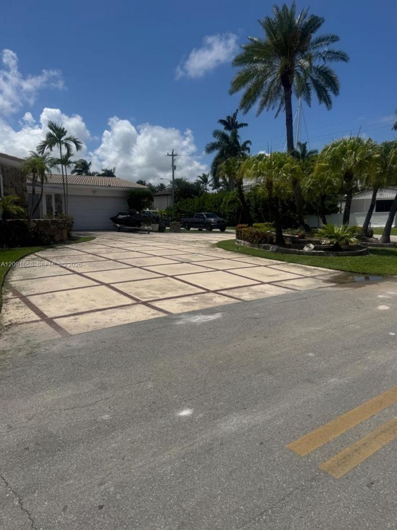 600 Hibiscus Dr, Hallandale Beach, FL 33009 Main Photo