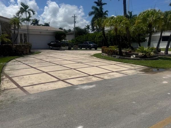 600 Hibiscus Dr , Hallandale Beach, FL 33009
