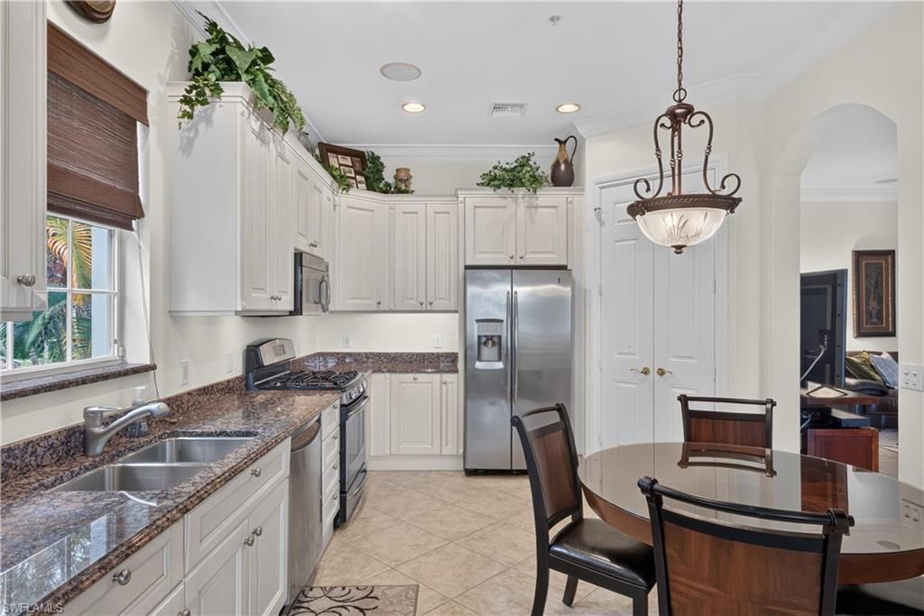 3177 Aviamar Cir, Unit 202, Naples, FL 34114 Photo