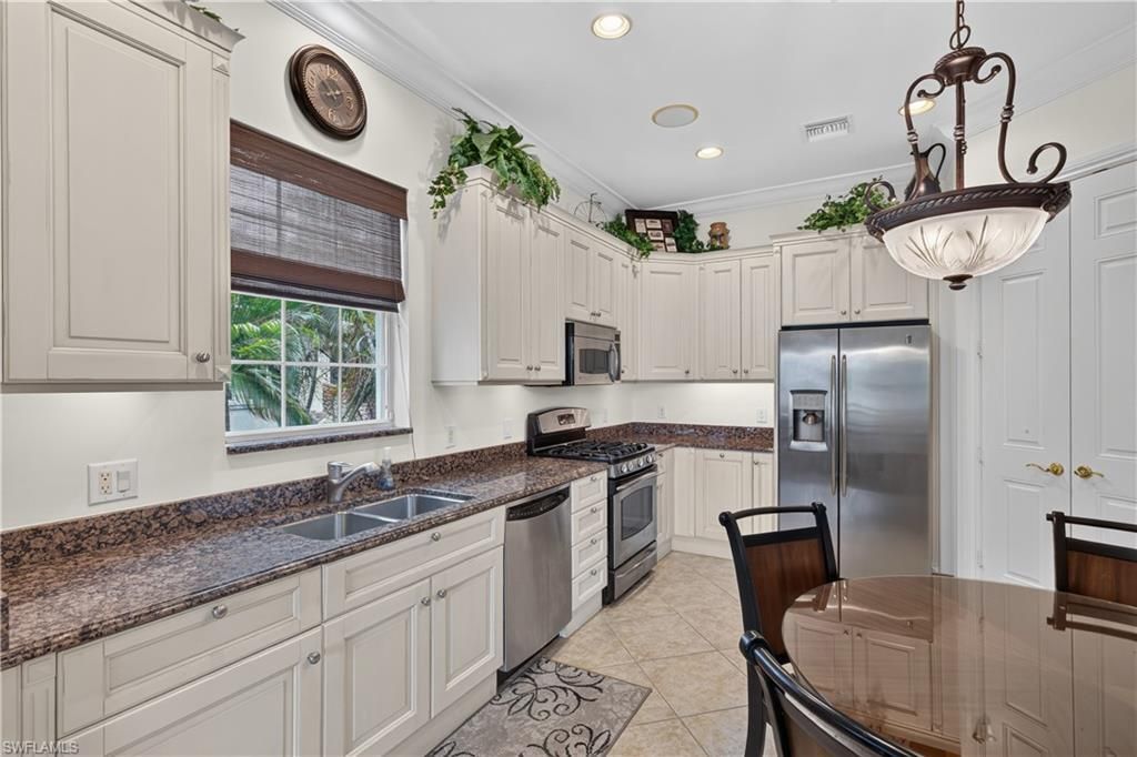 3177 Aviamar Cir, Unit 202, Naples, FL 34114 Photo