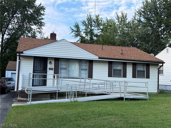 712 E Laclede Avenue , Youngstown, OH 44502