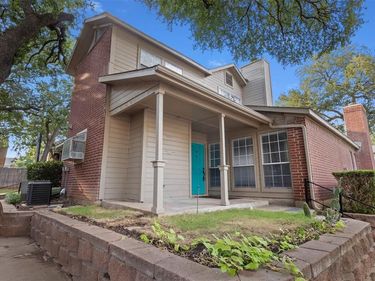 1424 Meadowood Village Drive, Fort Worth, TX 76120