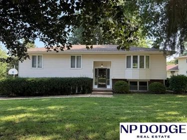 1417 N 95 Avenue, Omaha, NE 68114