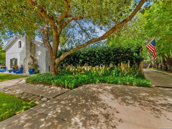 904 N Lincoln Street, Fredericksburg, TX 78624