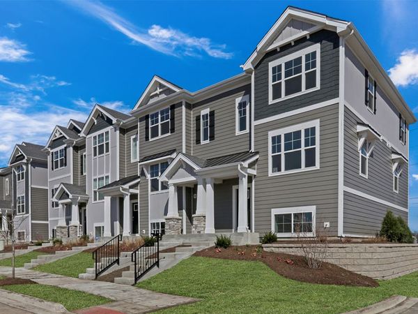 2042 Yellowstone Boulevard , Mundelein, IL 60060