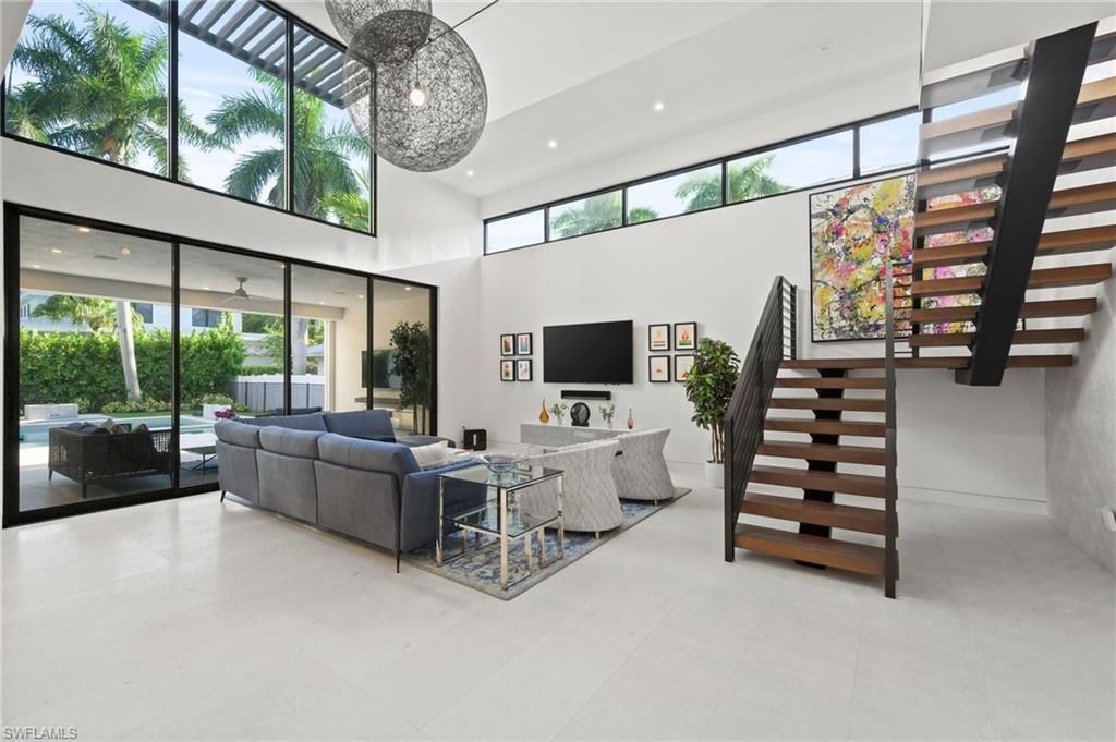 376 1st Ave N, Naples, FL 34102 Photo