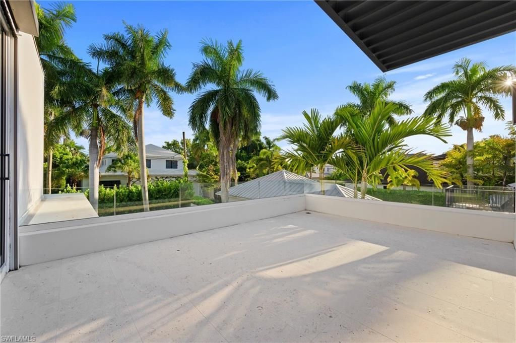 376 1st Ave N, Naples, FL 34102 Photo