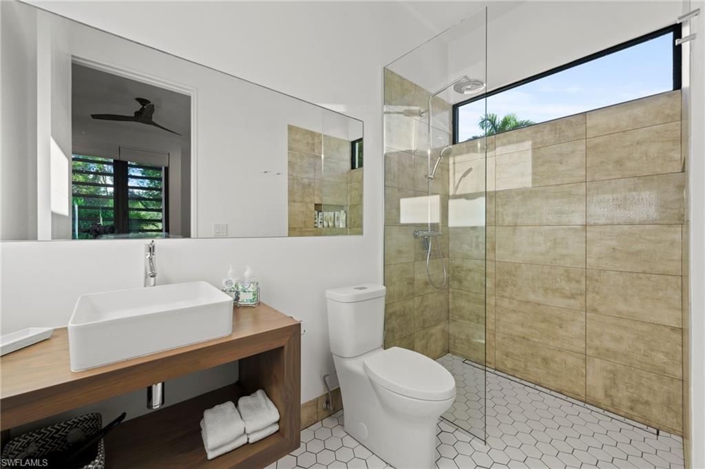 376 1st Ave N, Naples, FL 34102 Photo