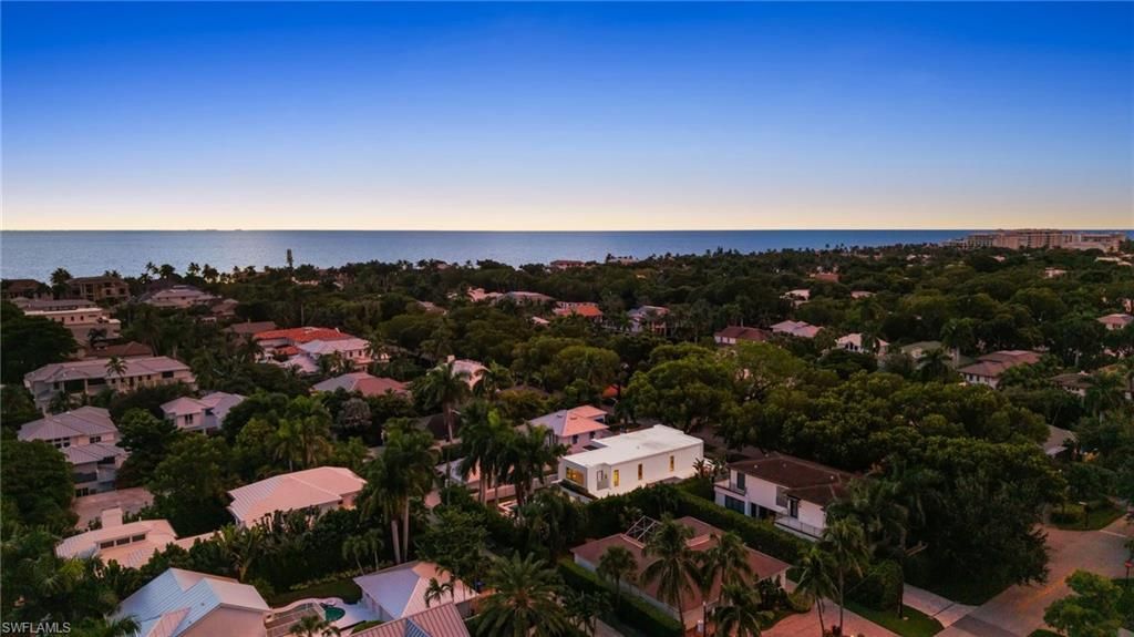 376 1st Ave N, Naples, FL 34102 Photo