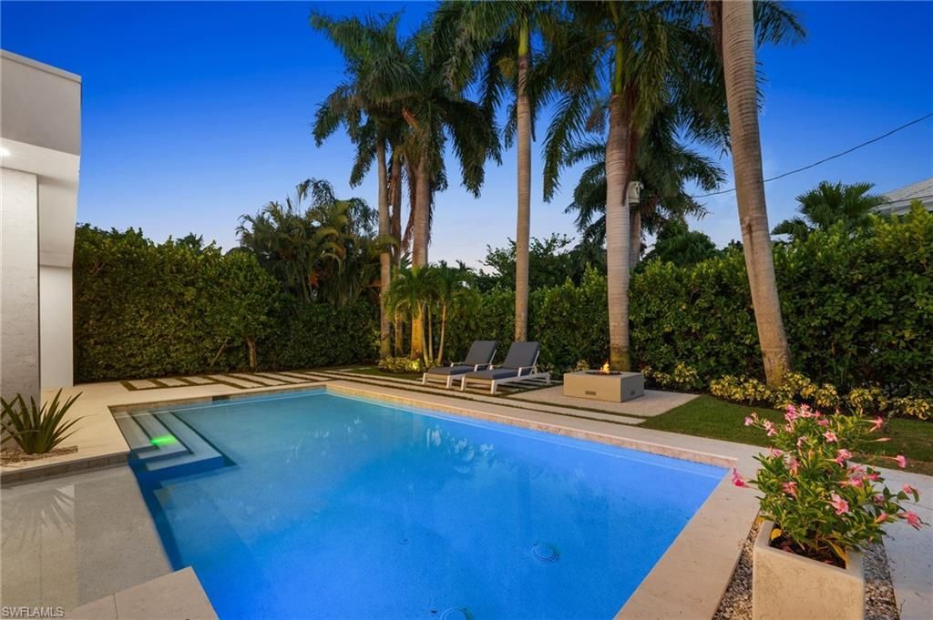 376 1st Ave N, Naples, FL 34102 Photo