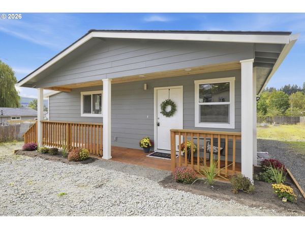 481 N D ST, Lowell, OR 97452