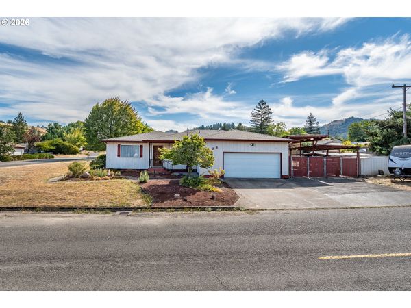 225 SE STEVENSON AVE, Myrtle Creek, OR 97457