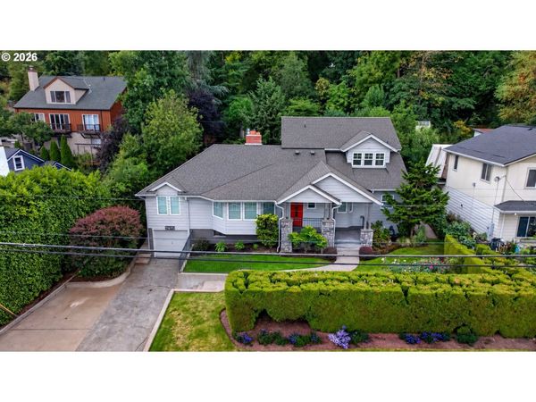 21695 WILLAMETTE DR, West Linn, OR 97068
