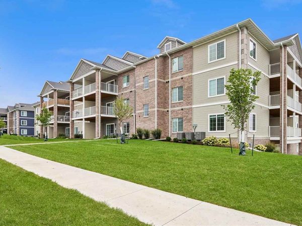2875 Spring Rose Circle, Unit 305, Coralville, IA 52441