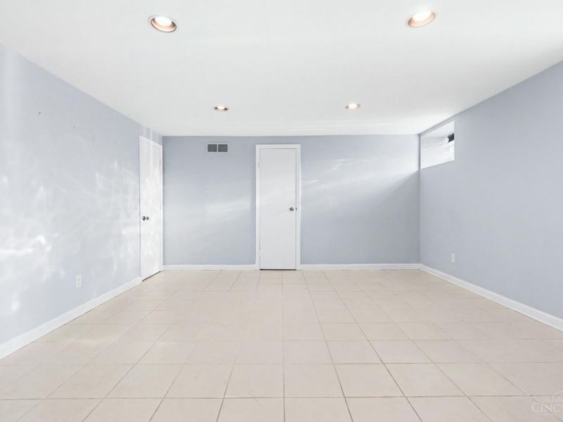 561 Milton Street, Unit O, Cincinnati, OH 45202 Photo 32