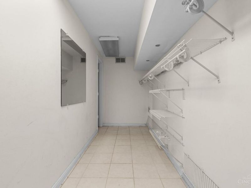 561 Milton Street, Unit O, Cincinnati, OH 45202 Photo 35