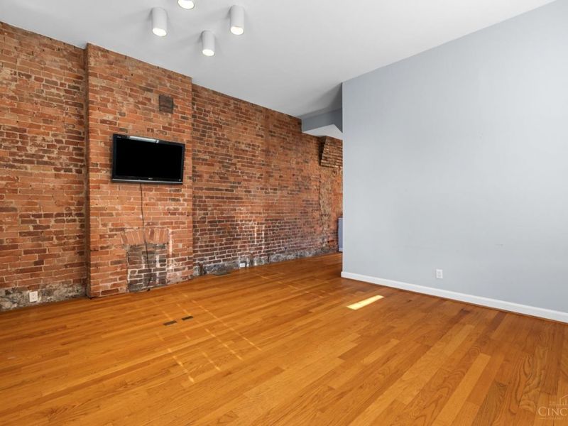 561 Milton Street, Unit O, Cincinnati, OH 45202 Photo 5
