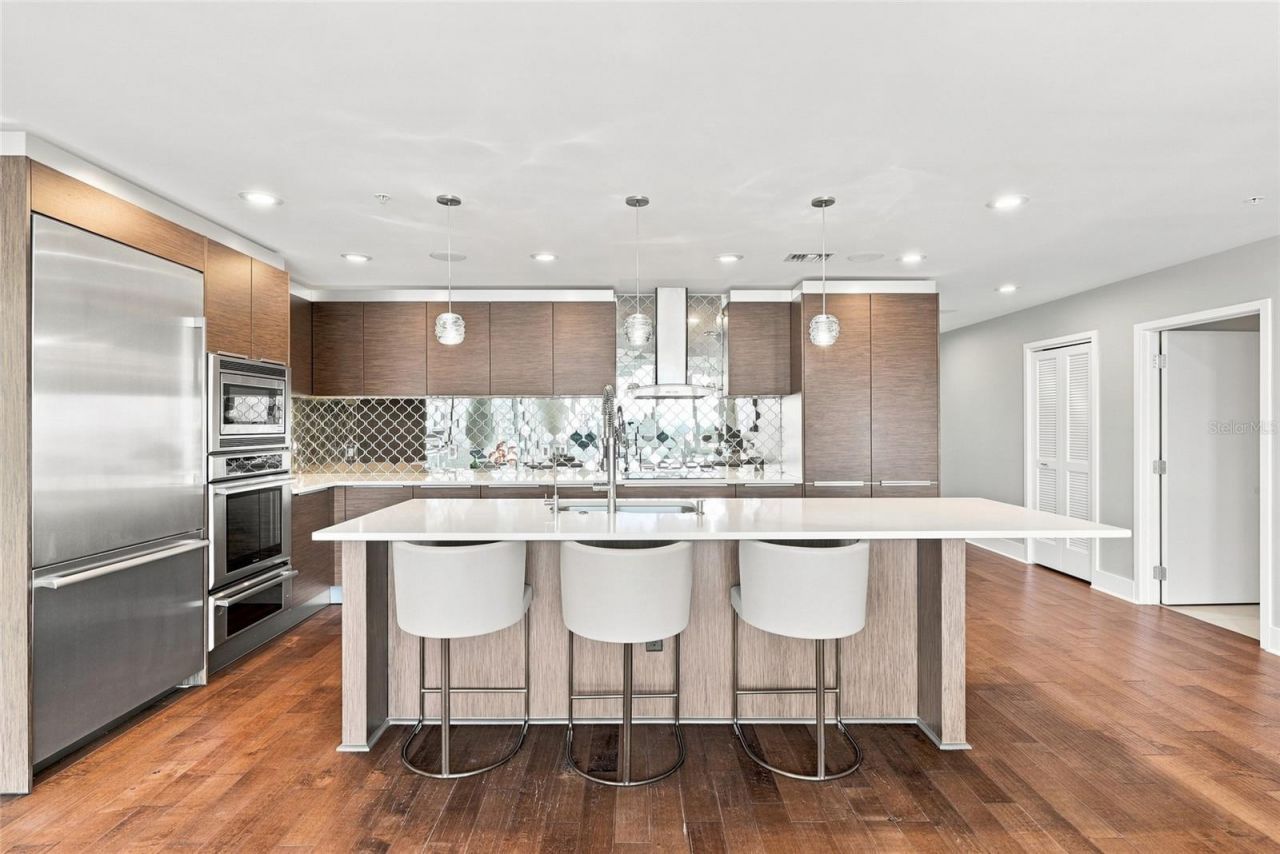175 1st Street S, Unit 2701, Saint Petersburg, FL 33701 Photo