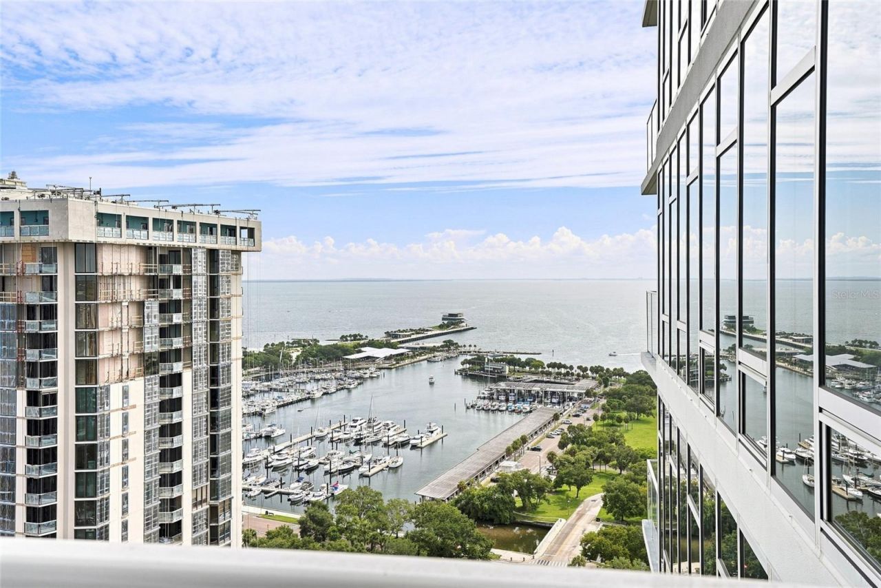 175 1st Street S, Unit 2701, Saint Petersburg, FL 33701 Photo