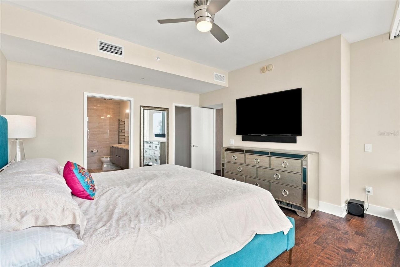 175 1st Street S, Unit 2701, Saint Petersburg, FL 33701 Photo