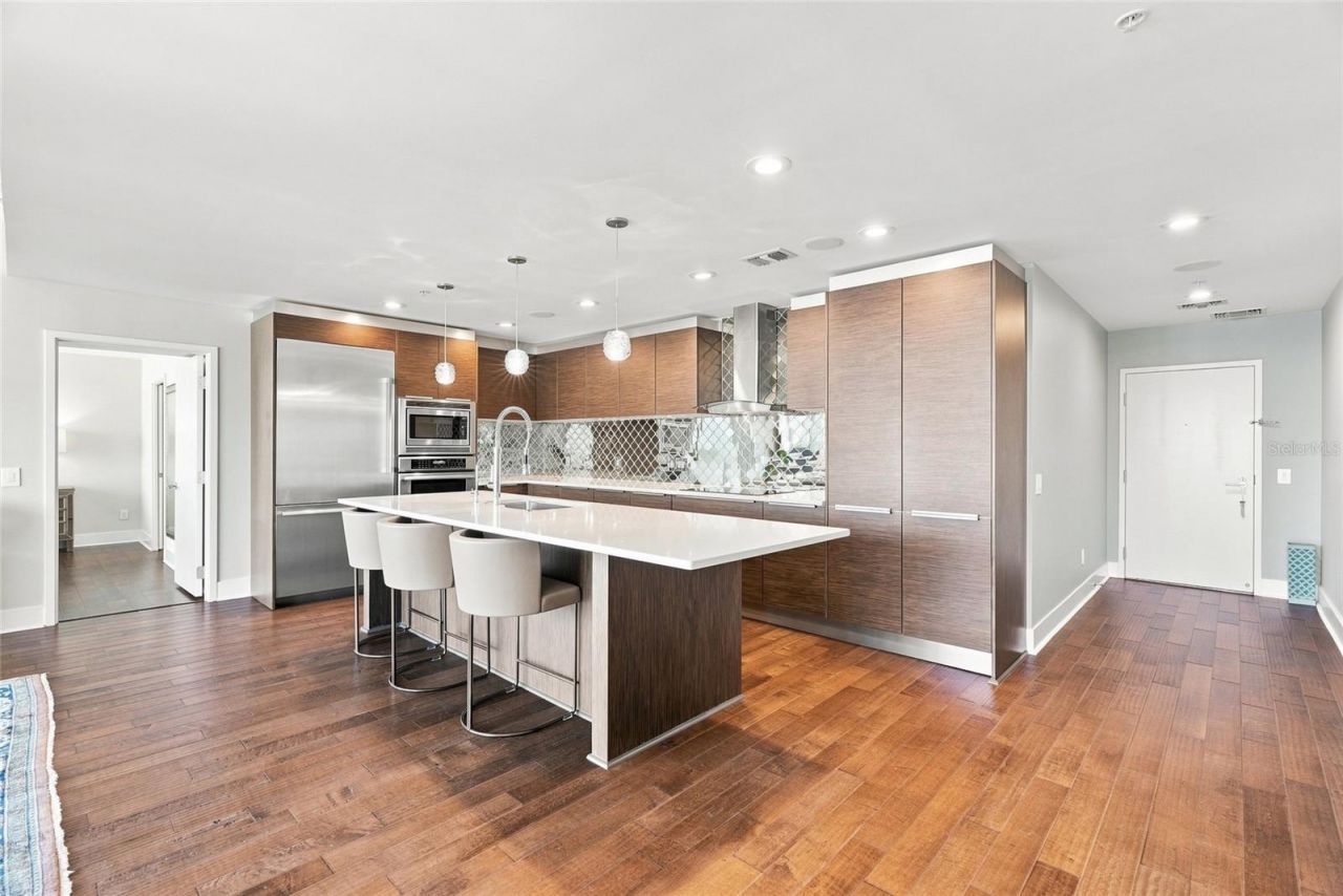 175 1st Street S, Unit 2701, Saint Petersburg, FL 33701 Photo
