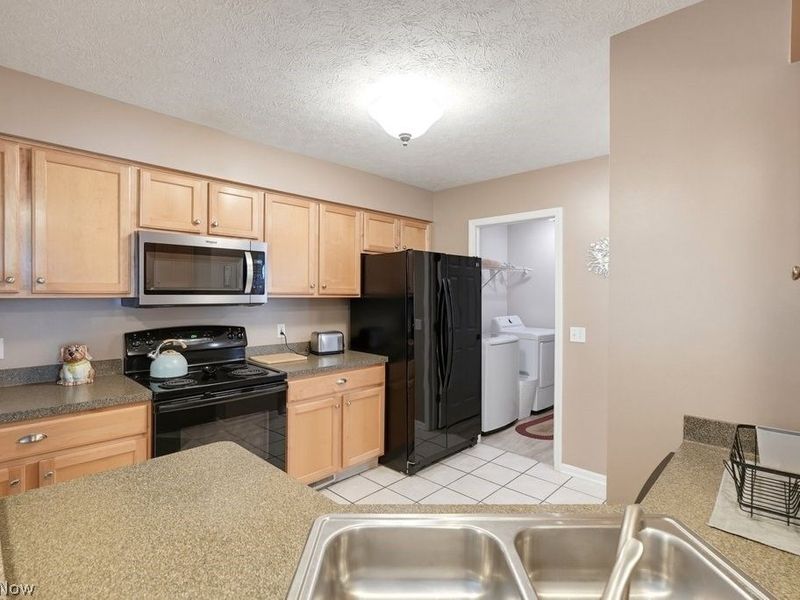 1990 Village Parkway, Tallmadge, OH 44278 Photo 16