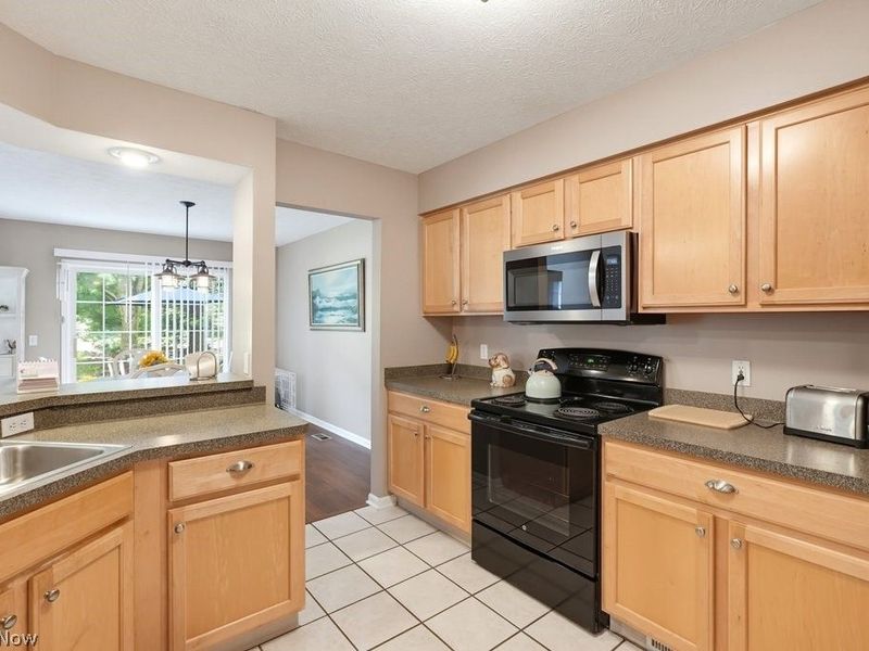 1990 Village Parkway, Tallmadge, OH 44278 Photo 18
