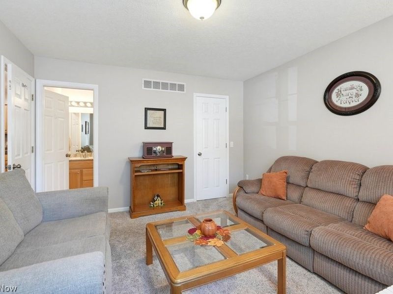 1990 Village Parkway, Tallmadge, OH 44278 Photo 24