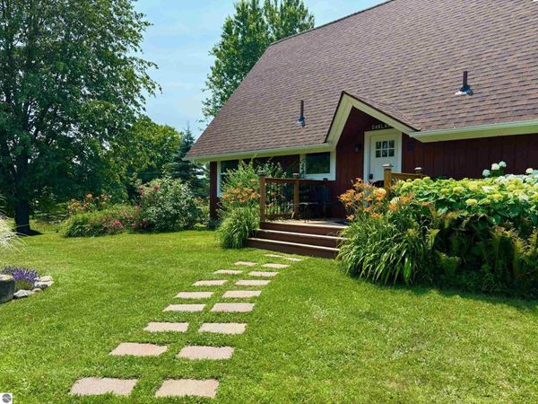 13879 Phelps Road, Charlevoix, MI 49720