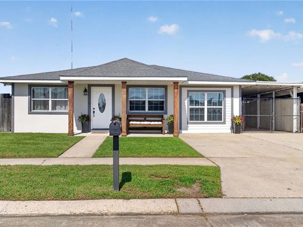 3512 DECOMINE Drive , Chalmette, LA 70043