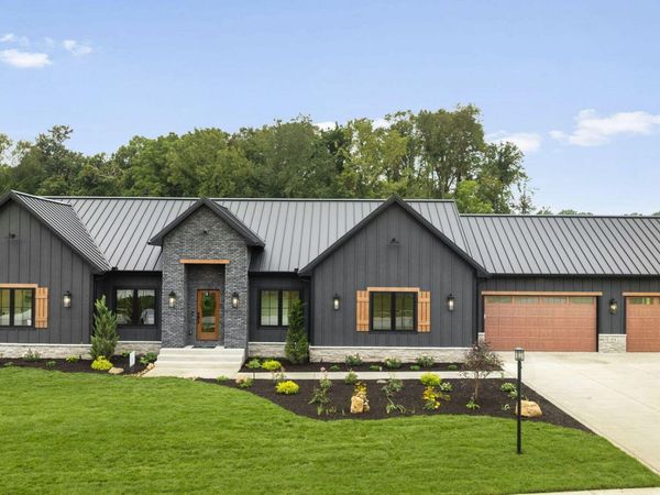 474 Stonebridge Parkway , Valparaiso, IN 46383