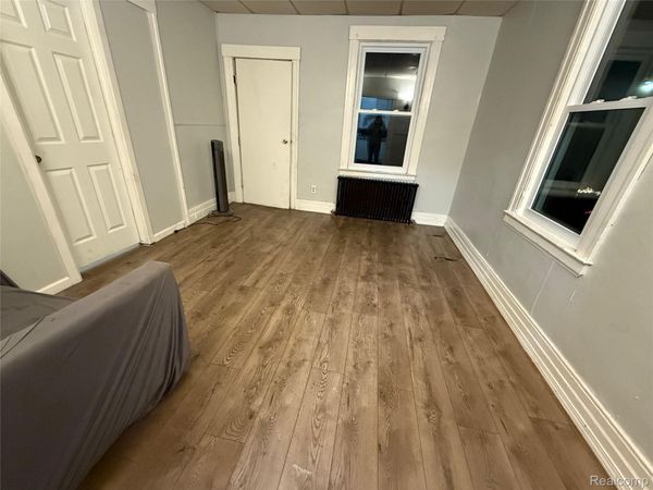 2094 Trowbridge Street , Hamtramck, Mi 48212