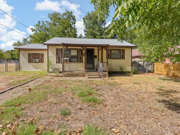 706 W Lone Star Avenue, Cleburne, TX 76033