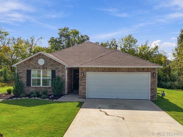 1425 N 82nd Street , Broken Arrow, OK 74014