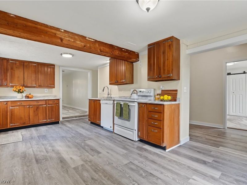 16236 Georgette Drive, Burton, OH 44021 Photo 11