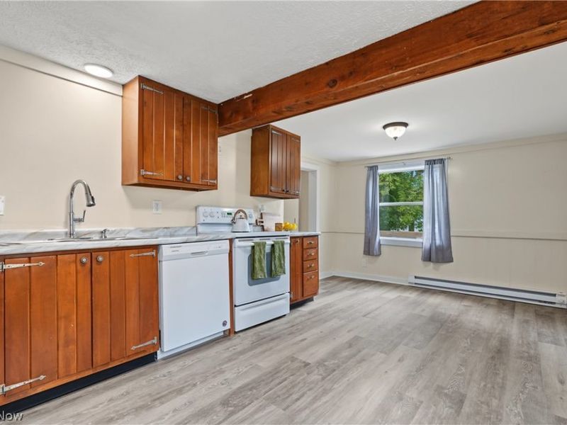 16236 Georgette Drive, Burton, OH 44021 Photo 12