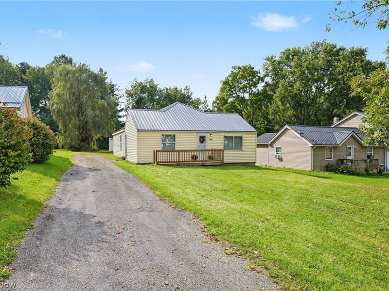 16236 Georgette Drive, Burton, OH 44021 Photo 4