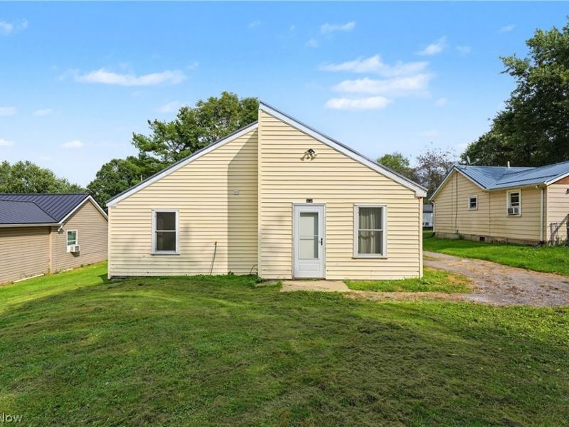 16236 Georgette Drive, Burton, OH 44021 Photo 5
