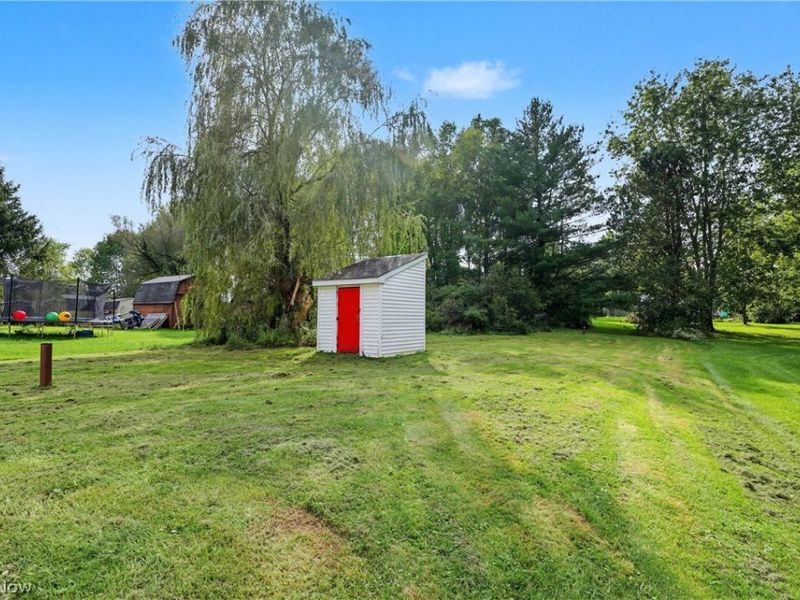 16236 Georgette Drive, Burton, OH 44021 Photo 6